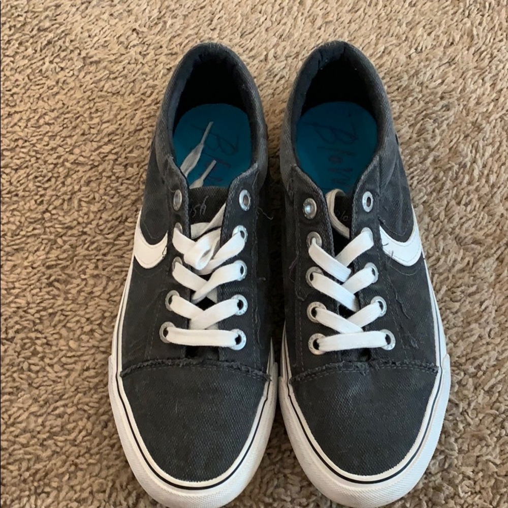 Blowfish tennies